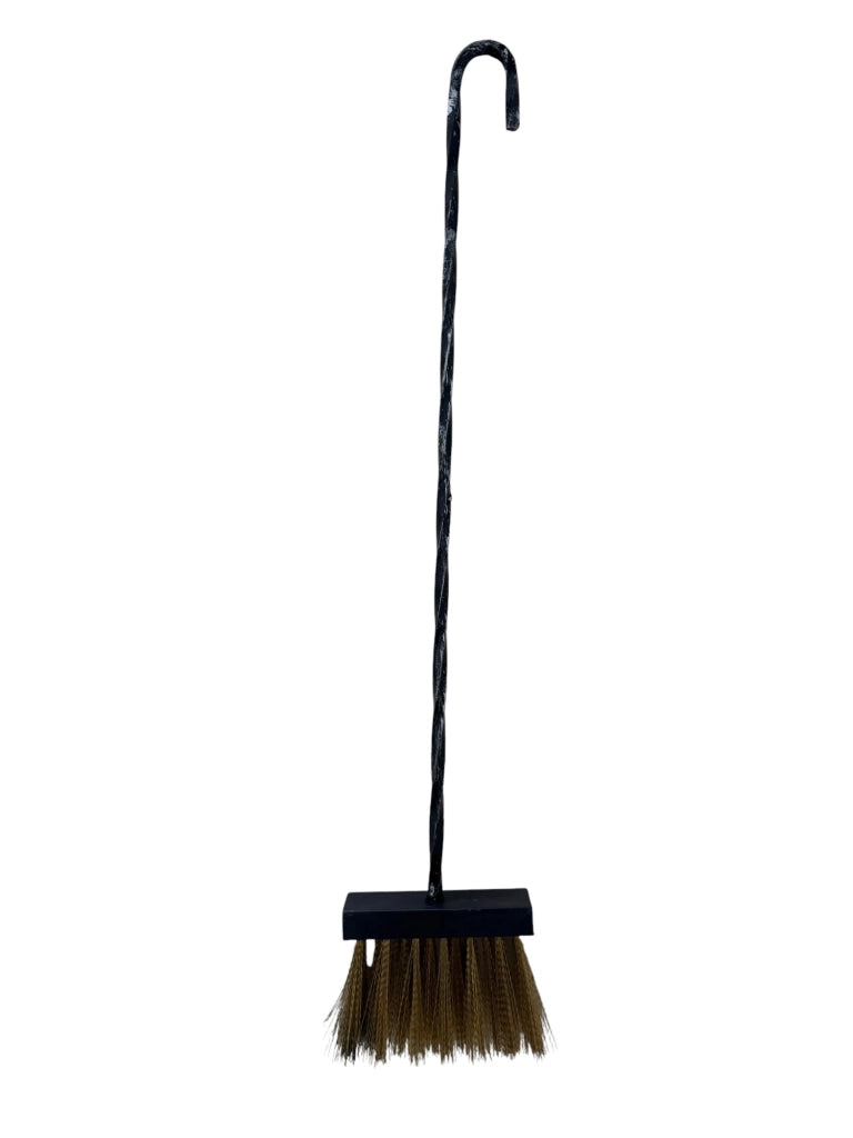 Scopetta per Camino in Ferro con Setole in Ottone, 53 cm, Manico Lungo, Nera
