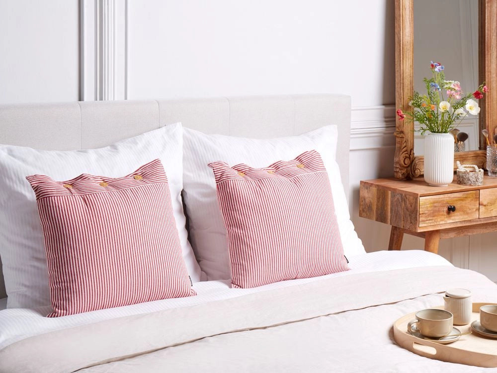 Set di 2 cuscini decorativi in cotone rosso e bianco 45 x 45 cm con motivo a strisce e bottoni Accessori decorativi retrò Camera da letto Soggiorno