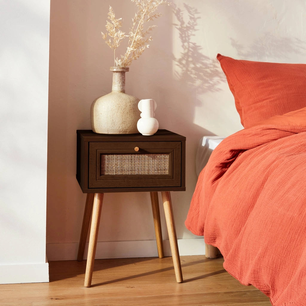 Comodino effetto legno e intrecciatura cannage, 1 cassetto, marrone