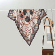 Nuova sciarpa quadrata da donna in seta da 70 cm: alla moda e versatile.