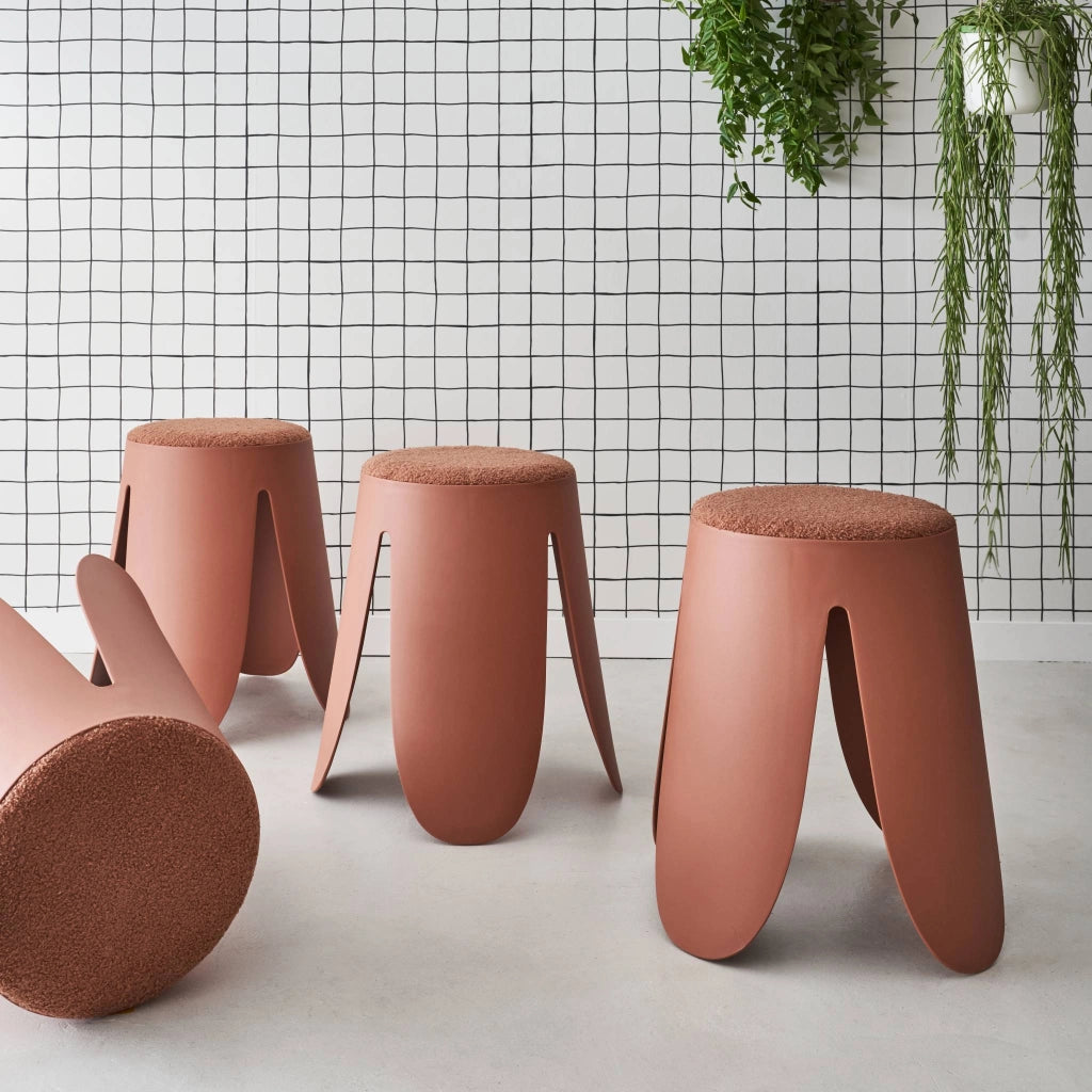 Set 4 sgabelli impilabili in bouclé, terracotta