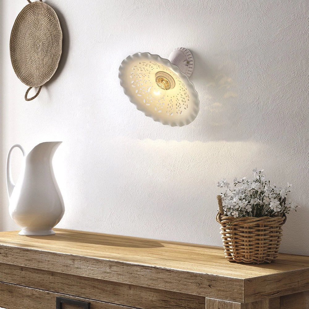 MERLETTO MATT Applique con Base Obliqua e Paralume Ceramica Anticata Ø30