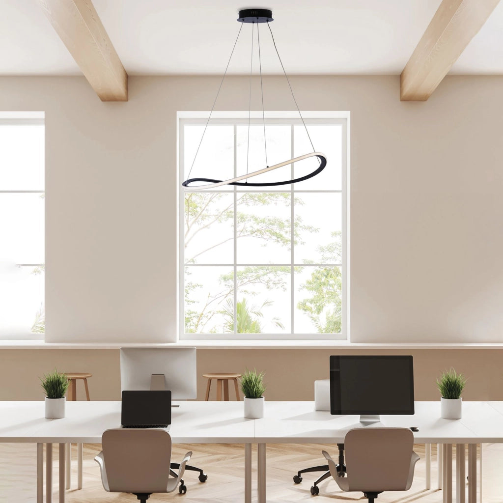 Sospensione in metallo e alluminio laccato nero con led integrato CCT + telecomando e cavi elettrici regolabili