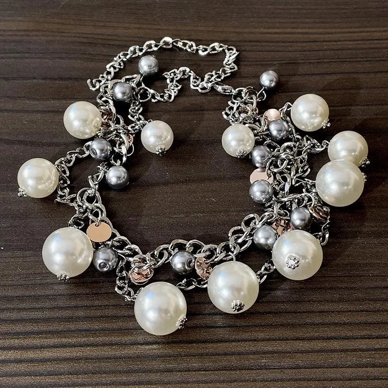 Collana girocollo fatta a mano con pendente di perle dai colori contrastanti e perline, ideale come regalo di Natale o di compleanno.