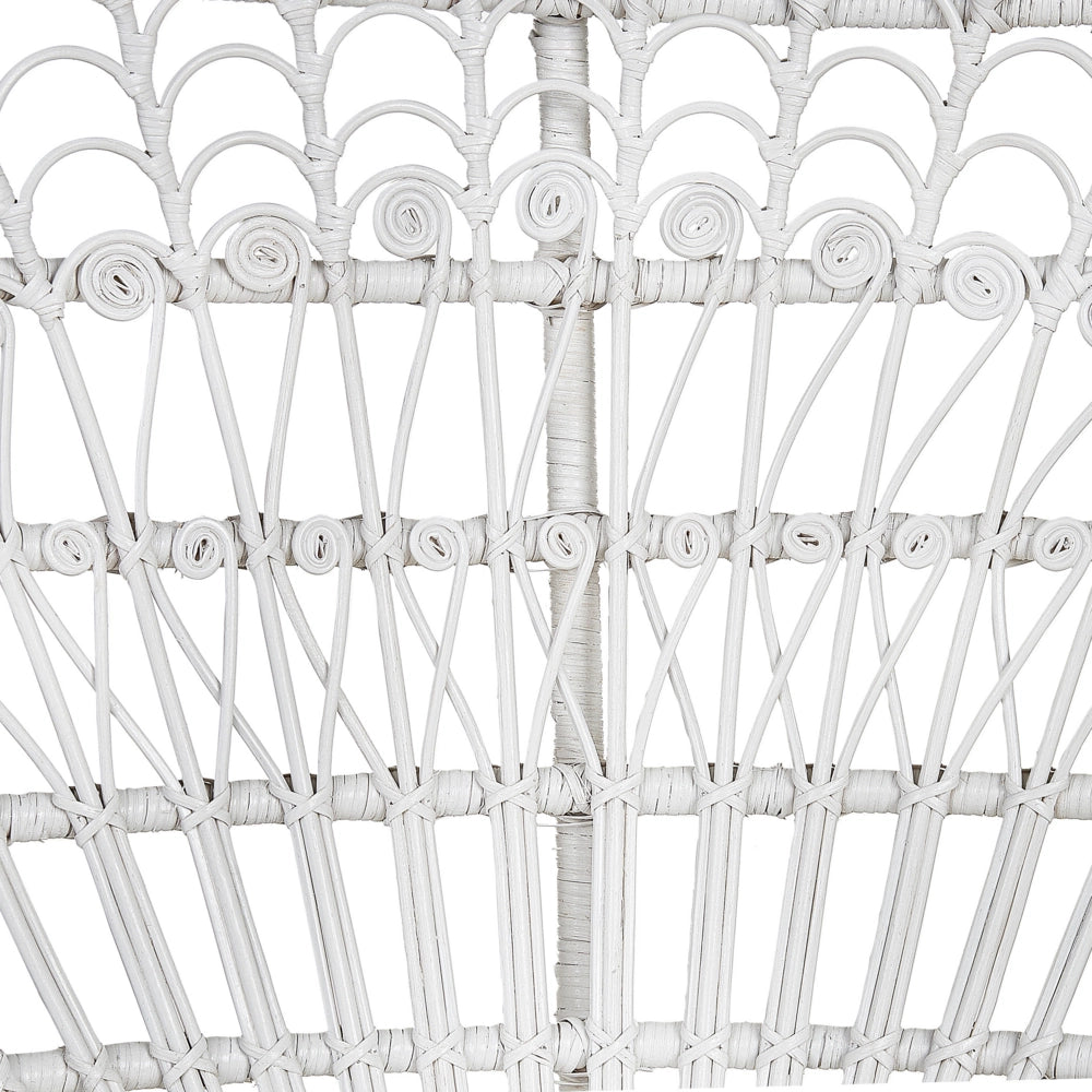 Poltrona rattan bianco con cuscino elegante alla moda interni esterni boho coloniale e vintage