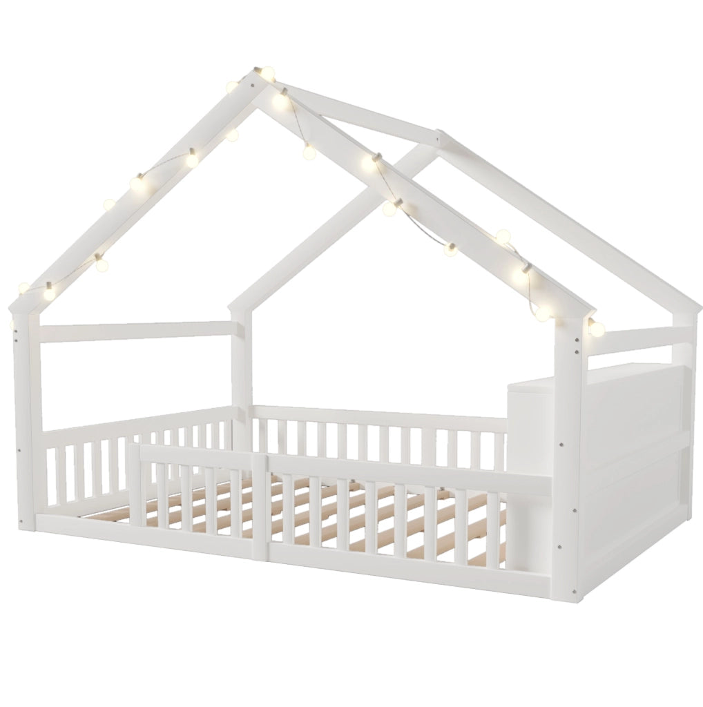 Letto a casetta 140x190 cm con sponde e scaffali in legno e MDF bianco