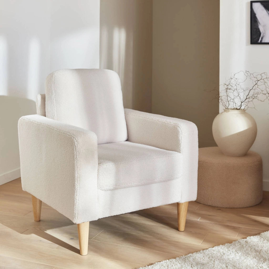 Poltrona scandinava in legno e tessuto bouclè, bianco