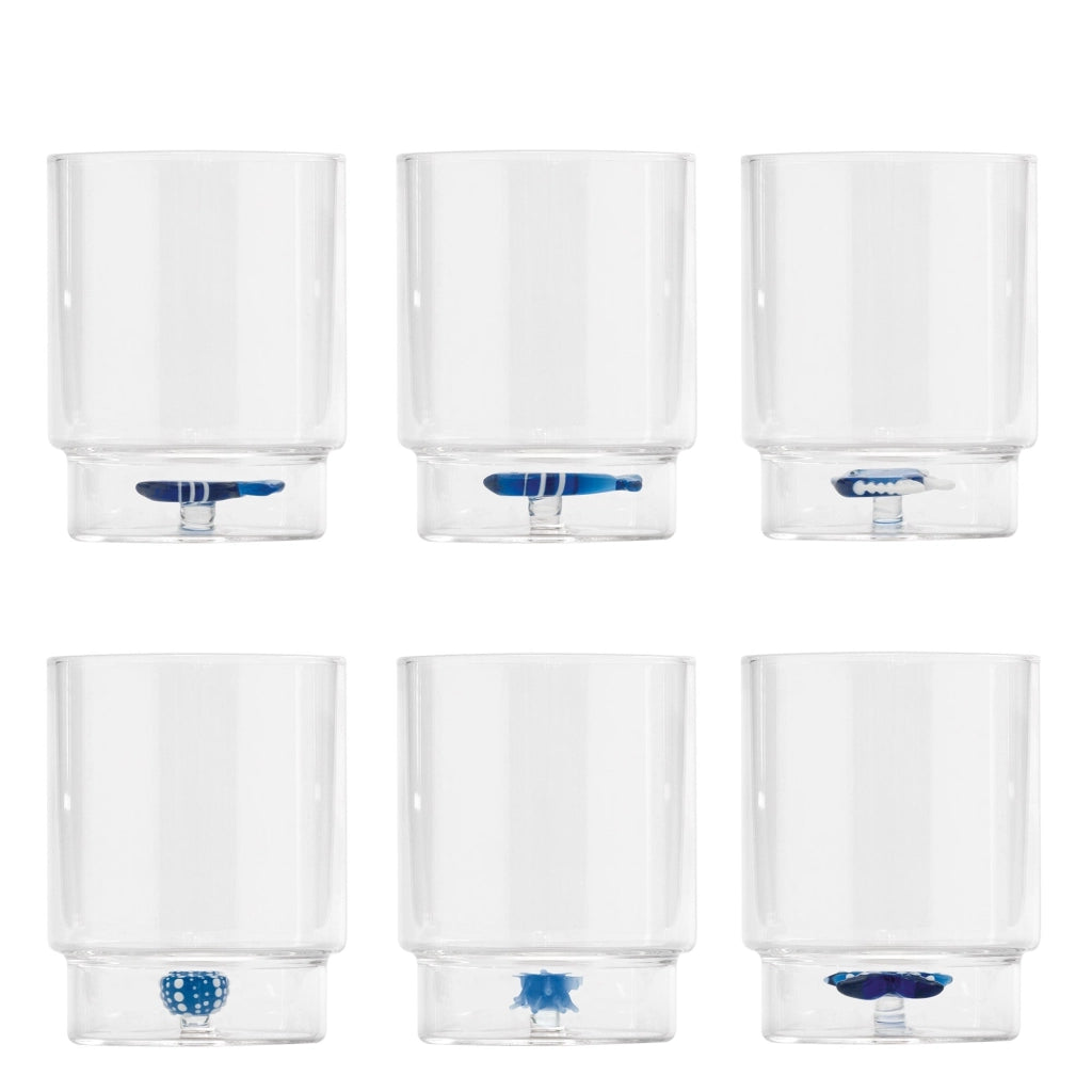 Zafferano Set 6 Tumbler Teca Mare in vetro borosilicato lavorato a mano con decori marini assortiti, design impilabile ed elegante