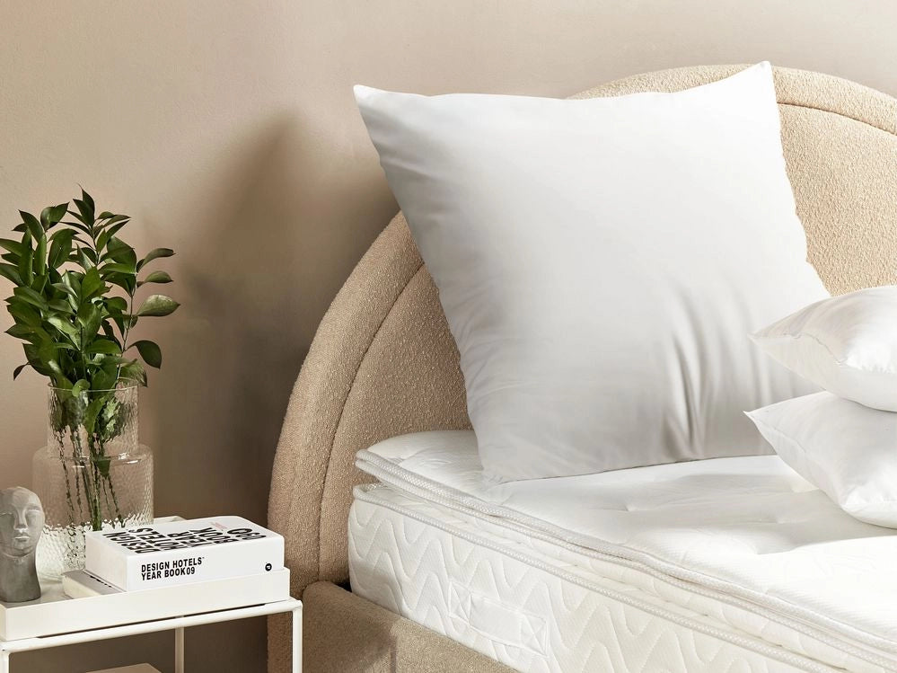 Cuscino tradizionale bianco in microfibra e poliestere ad alto profilo 80 x 80 cm camera da letto design classico