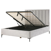 Letto in velluto grigio chiaro 160 x 200 cm con contenitore ottomana testiera imbottita gambe in metallo Nero