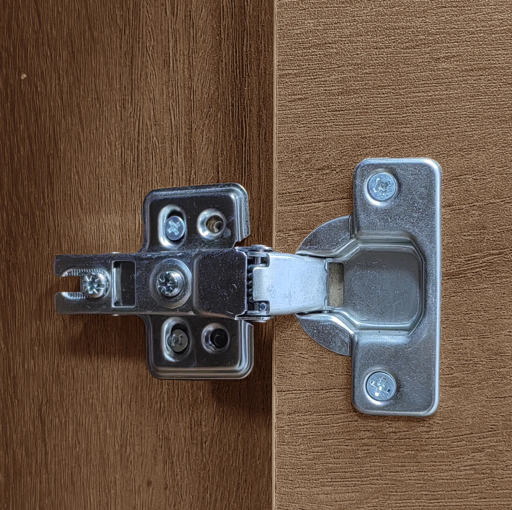 Vetrina contenitore con frontale in vetro e ripiani in MDF naturale