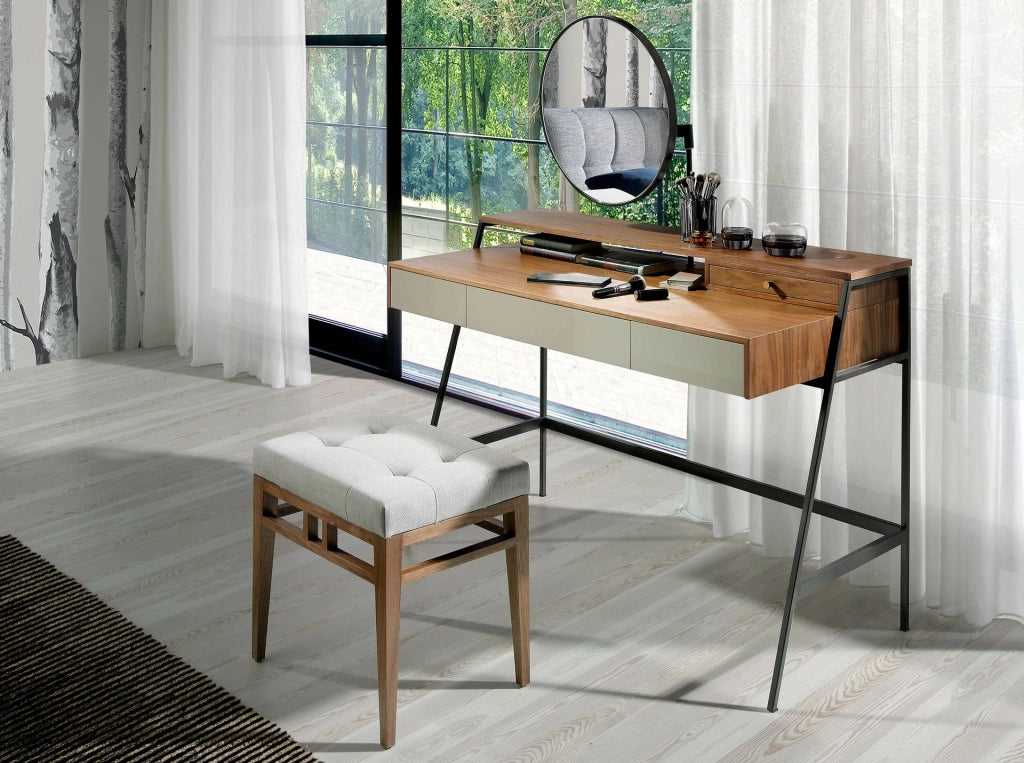 Sgabello in tessuto grigio