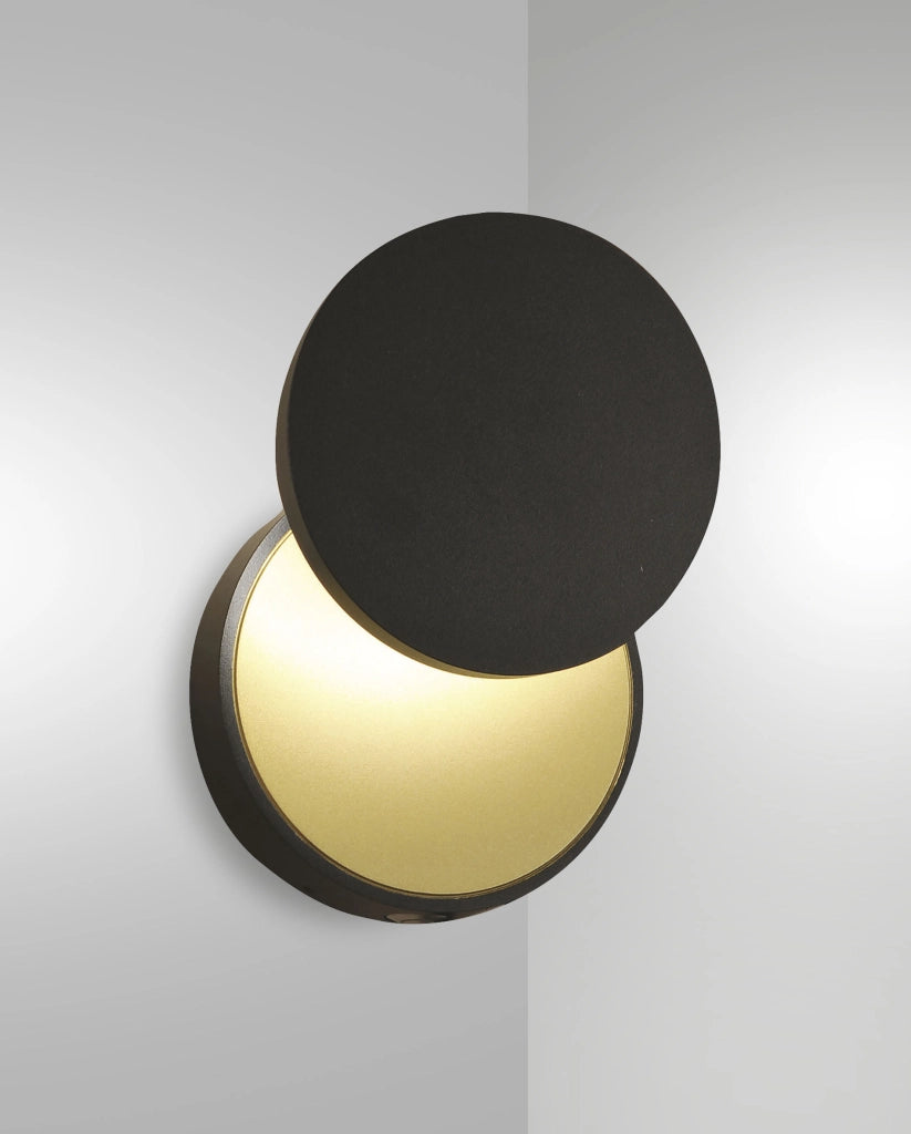 Ara Lampada da Parete LED Integrato 8W 3000K 715lm in Metallo e Metacrilato Nero con Regolazione Luce a Pulsante - Design Moderno e Minimal
