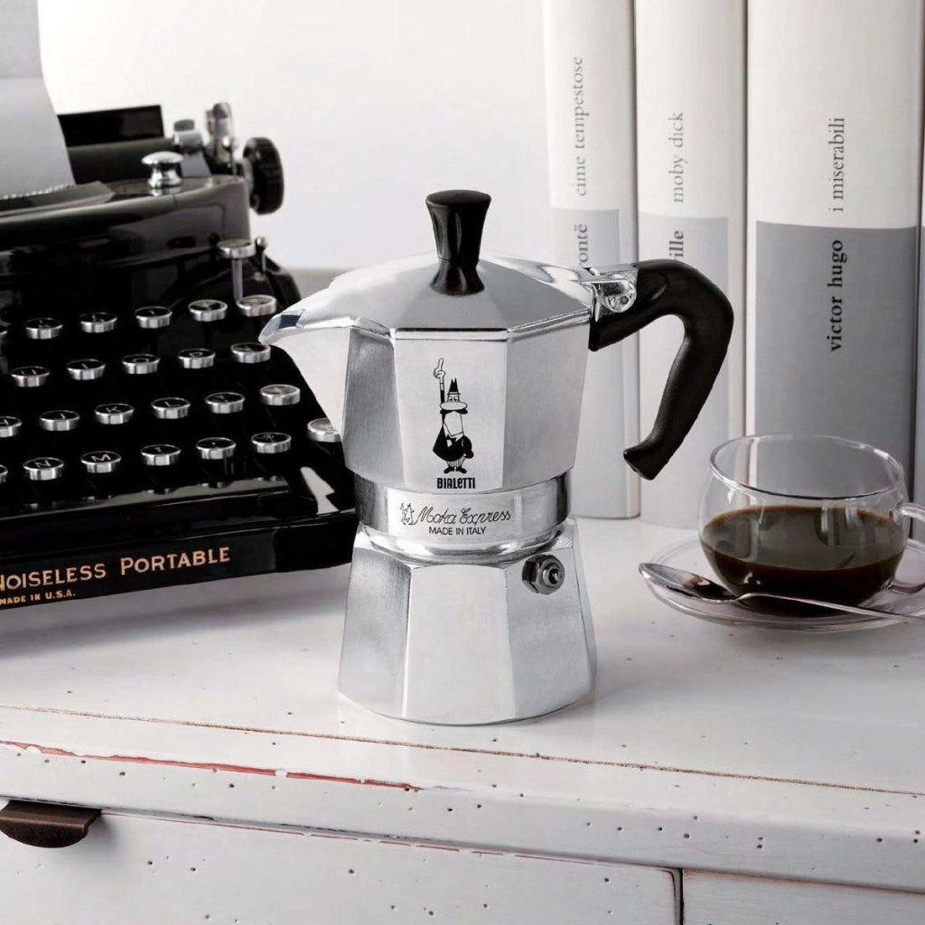 Bialetti 0001168 Moka Express Caffettiera Moka 2 Tazze colore Cromo Satinato