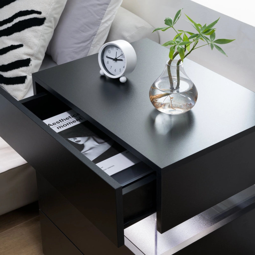 COMODINO LED 3 Cassetti Nero in Legno ingegnerizzato