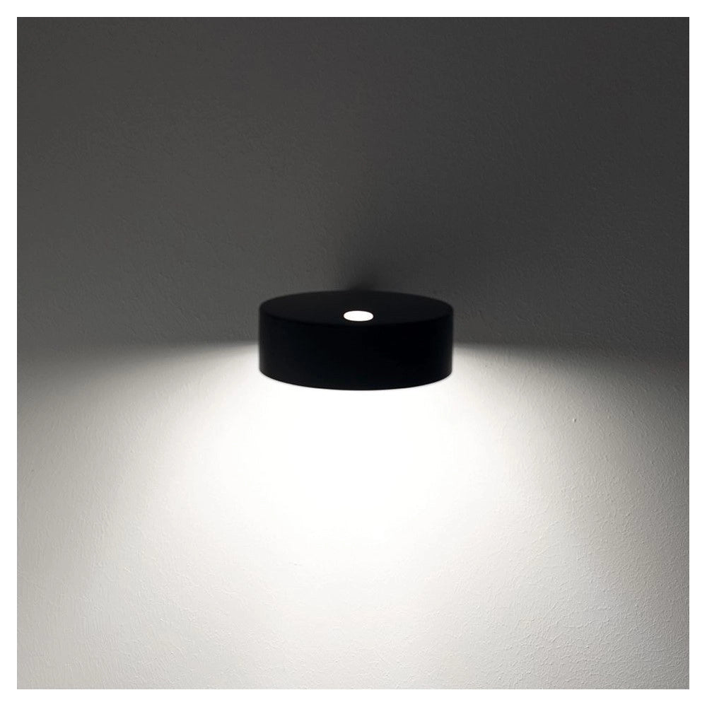 Zafferano Super O Lampada a led da parete Nera ricaricabile e dimmerabile