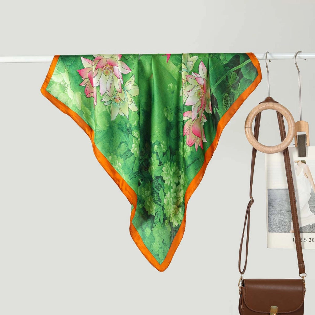 Nuova sciarpa quadrata da donna in seta da 70 cm: alla moda e versatile.