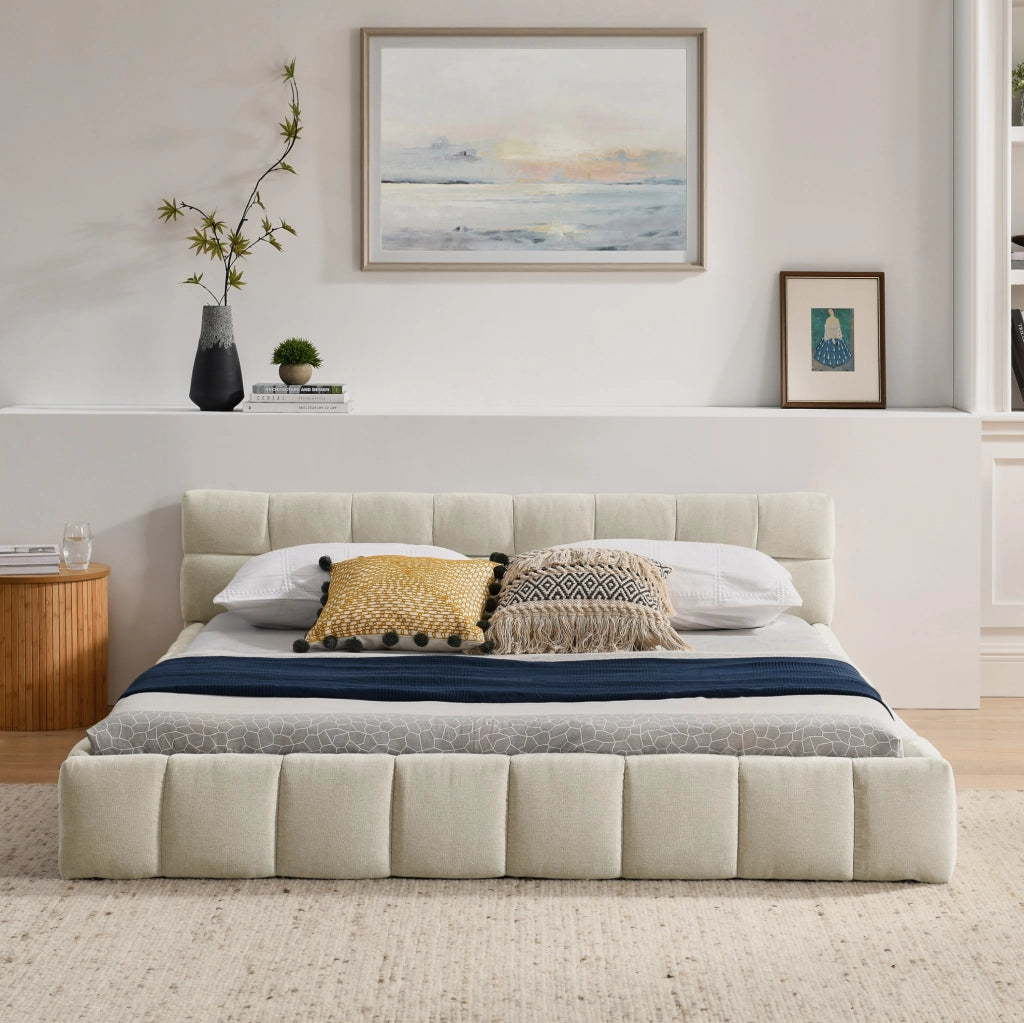 Letto matrimoniale 160x200 cm in chenille beige con struttura in eucalipto e ferro