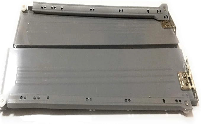 Binari cassetti, in metallo verniciato argento con H 12 cm misura 45 cm, venduto a coppia.
