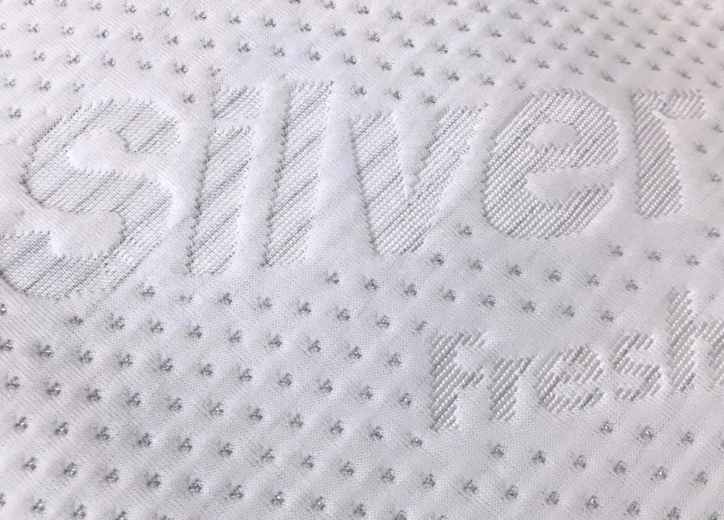 Coprimaterasso Con Angoli Elasticizzati Modello Silver Fresh - Matrimoniale - Silver