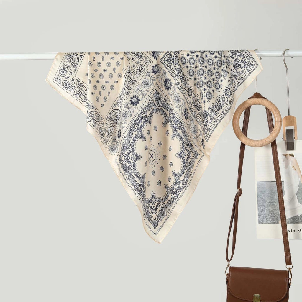 Nuova sciarpa quadrata da donna in seta da 70 cm: alla moda e versatile.