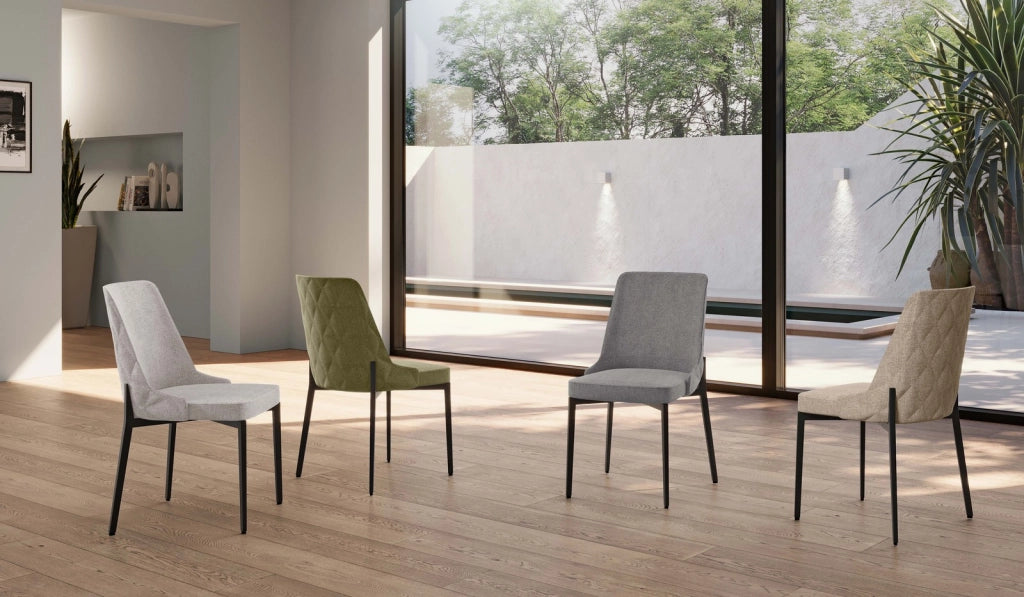 Sedia Ambra con seduta e schienale in tessuto easy-clean beige - Struttura e gambe in metallo resistente per ambienti moderni