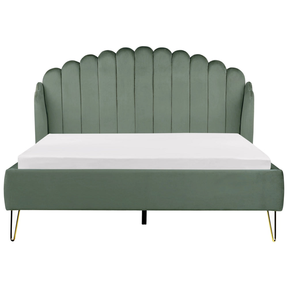 Letto matrimoniale in velluto verde con testiera a conchiglia con gambe in metallo 160 x 200 cm retro capitonné