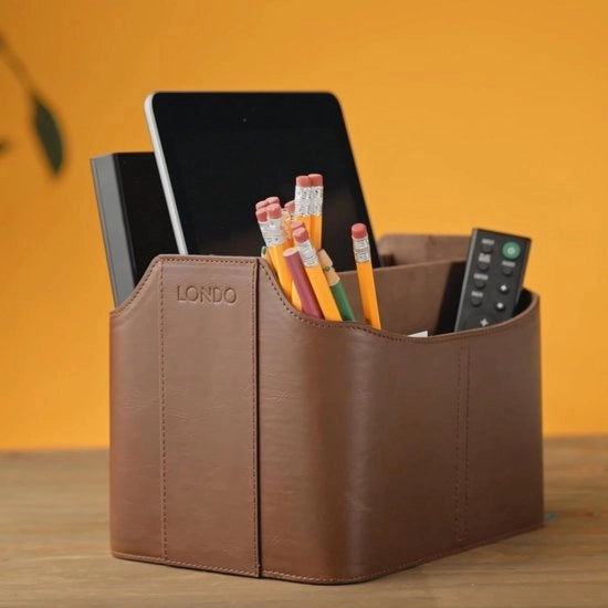 Organizzatore in Pelle con Compartimento per Tablet e Comando a Distanza (Marrone Scuro)