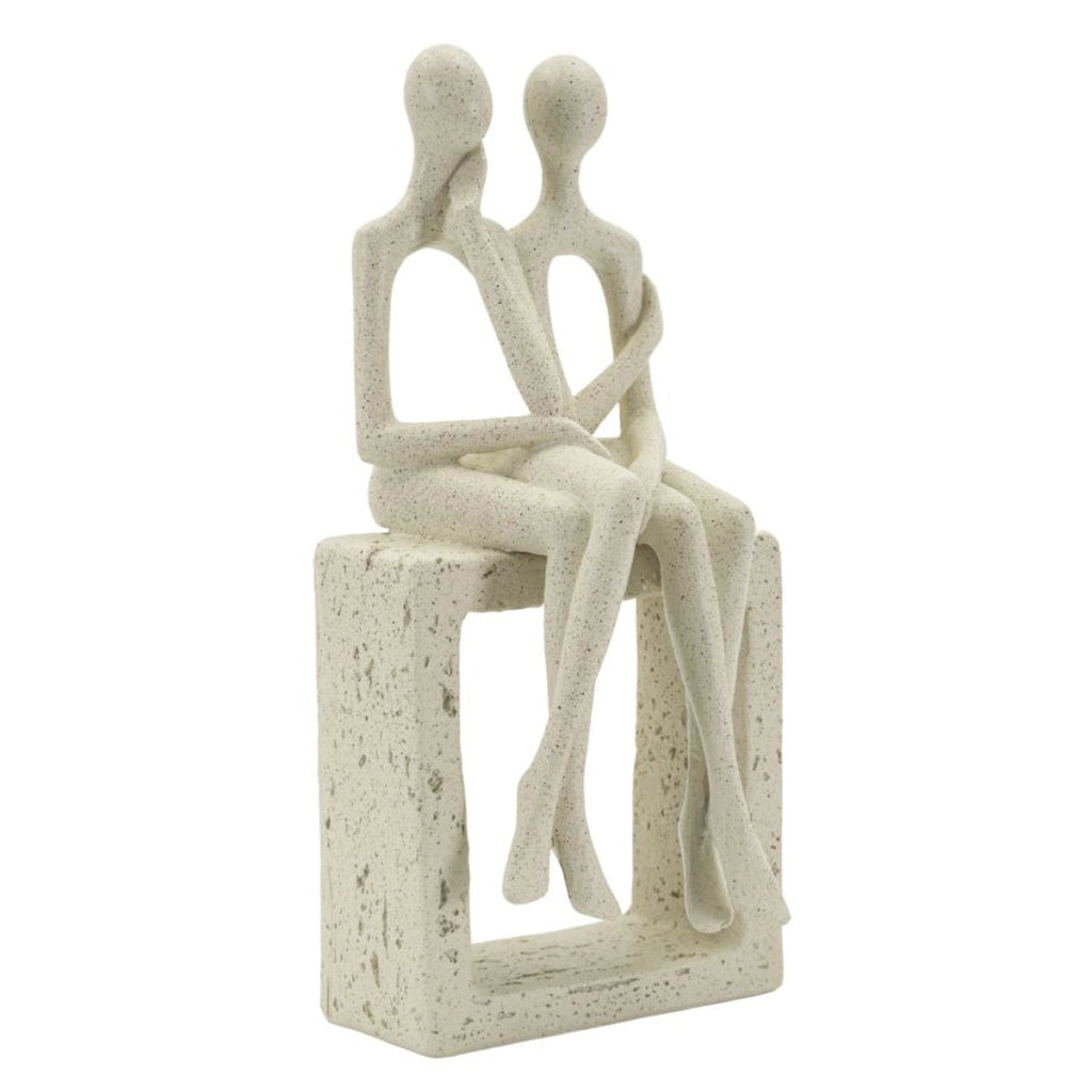Statuetta coppia Stons in resina color crema