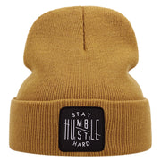 Cappelli invernali caldi lavorati a maglia con ricamo STAY, colore giallo