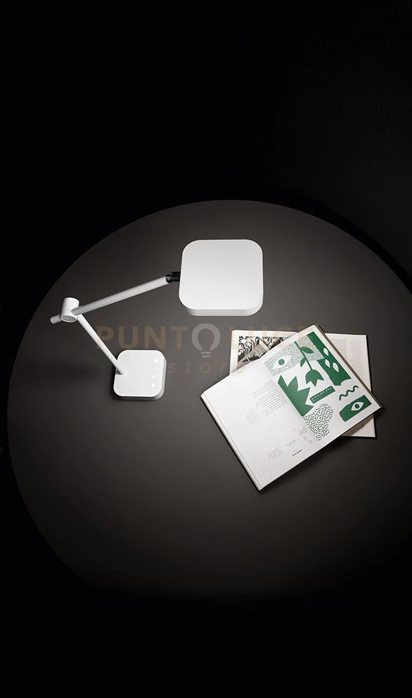 Lampada da tavolo in plastica colore bianco Icon LED 8W CCT 3000K 4500K 6500K CRI?80 220-240V 50/60Hz 580Lm Interruttore touch on/off, CCT e dimmer sulla base