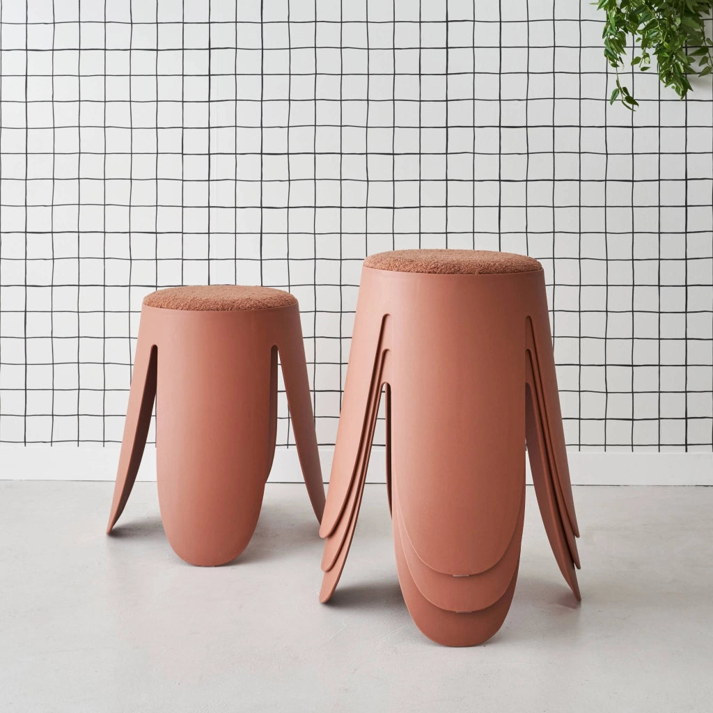 Set 4 sgabelli impilabili in bouclé, terracotta