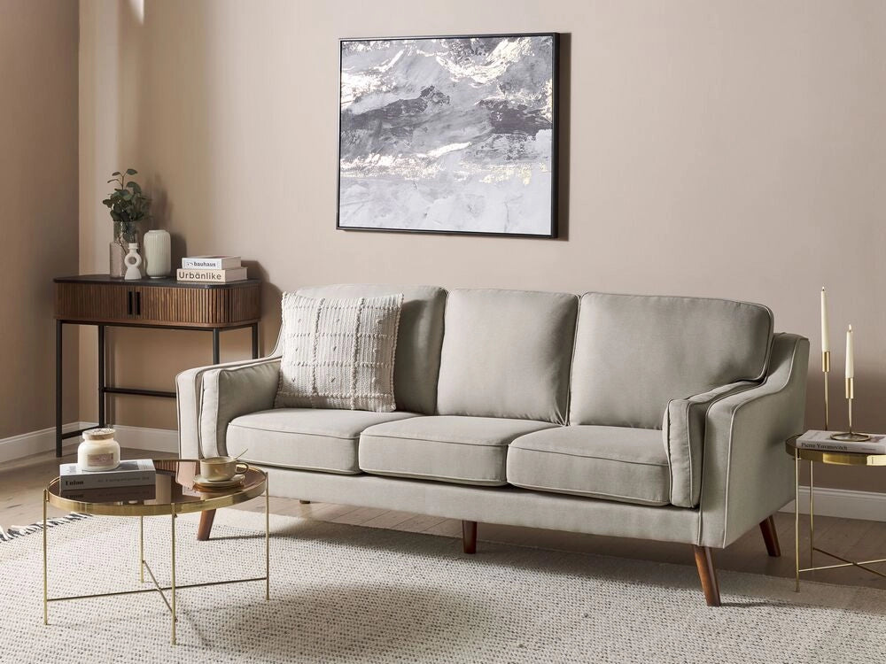 Divano moderno a 3 posti imbottito in tessuto beige e gambe in legno stile classico e moderno
