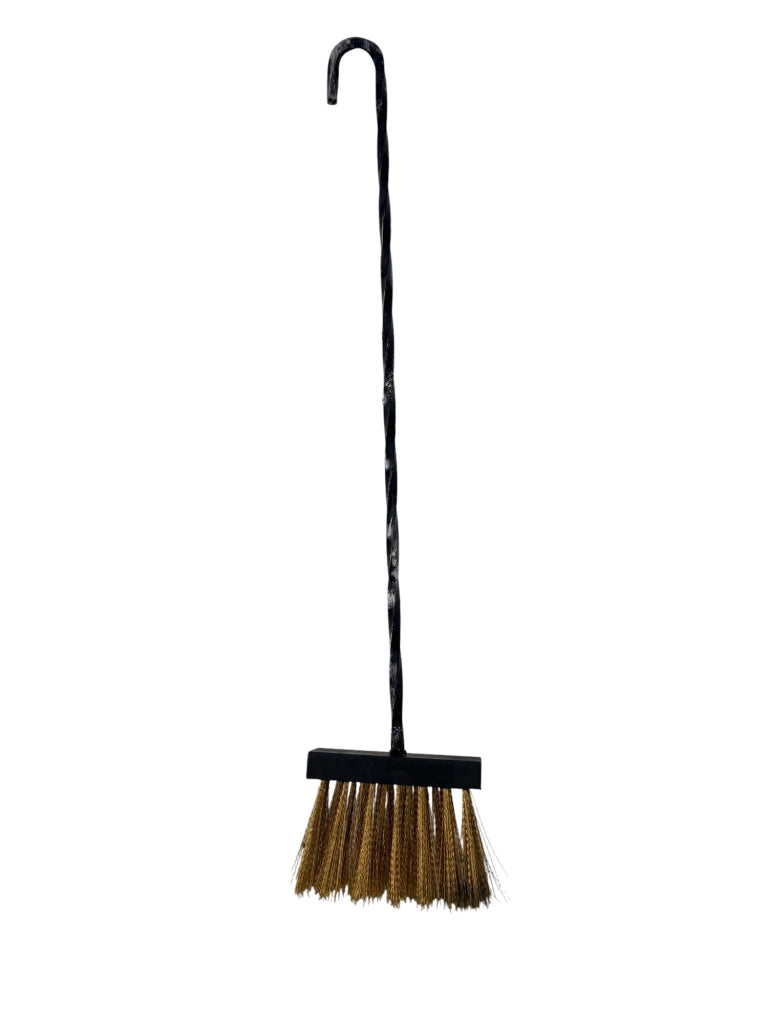 Scopetta per Camino in Ferro con Setole in Ottone, 53 cm, Manico Lungo, Nera