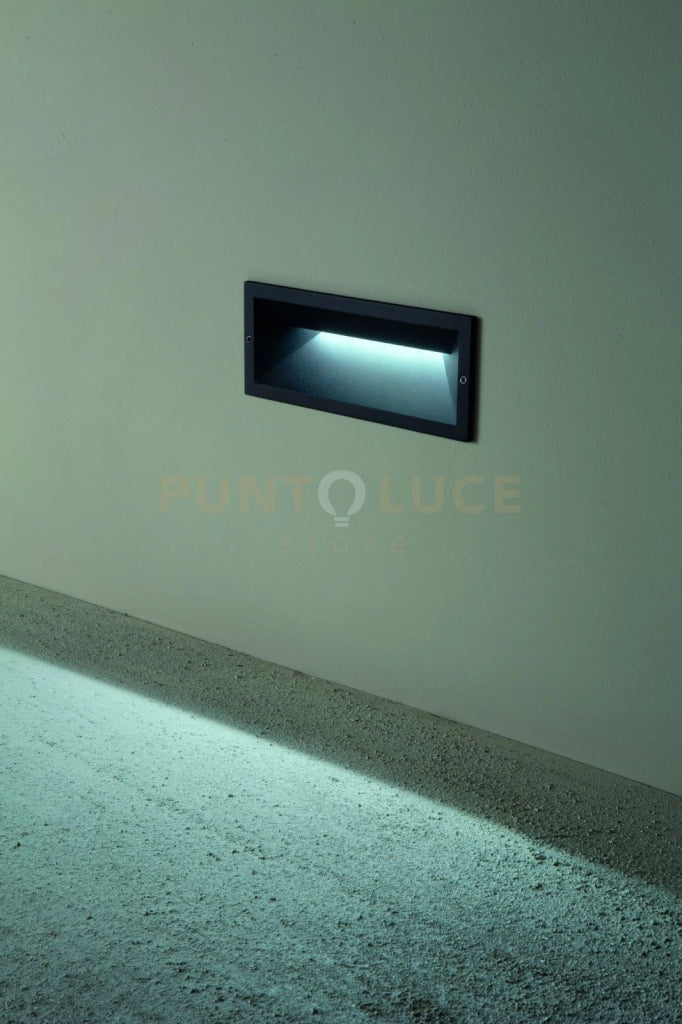 SEGNAPASSO SHADE NERO LED 4000K 620LM 13W IP65 L.25X10CM