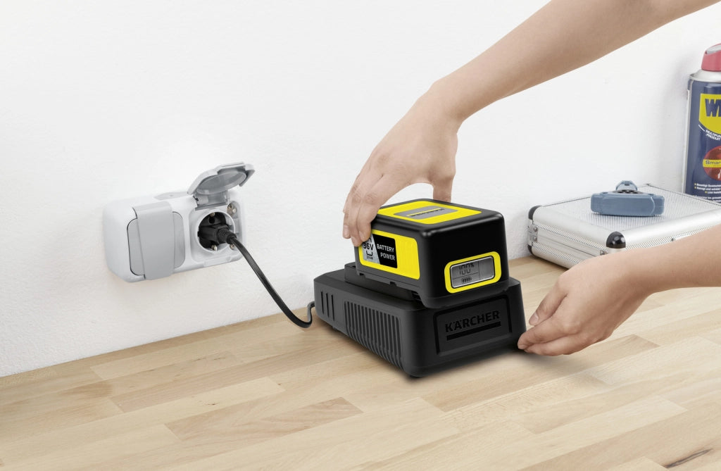 Karcher Starter Kit Battery 36/25: Batteria 36/25 + Caricabatterie rapido - compatibili con tutte le macchine con batteria 36V