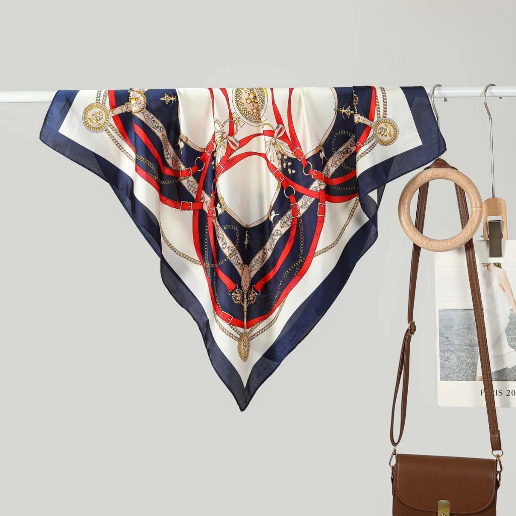 Nuova sciarpa quadrata da donna in seta da 70 cm: alla moda e versatile.