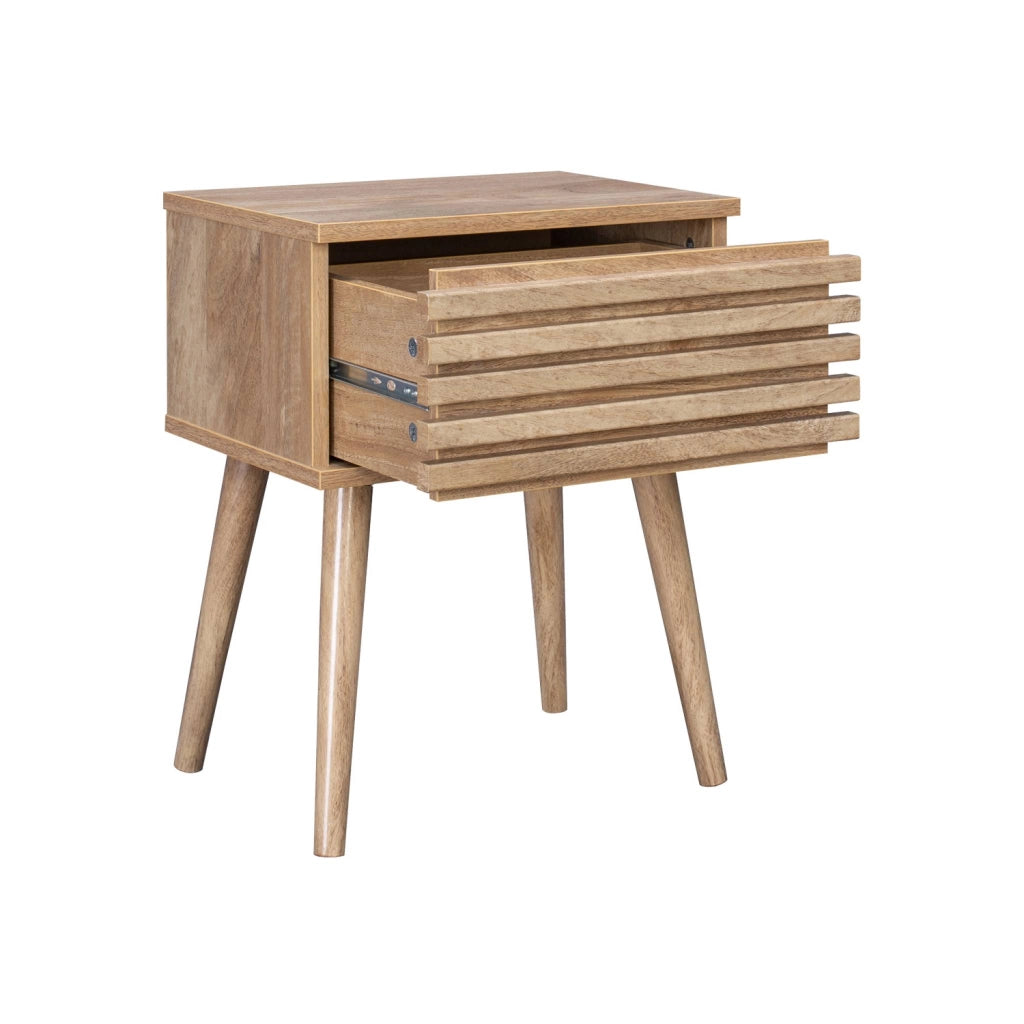Set 2 comodini scandinavi con decoro in legno scanalato, marrone