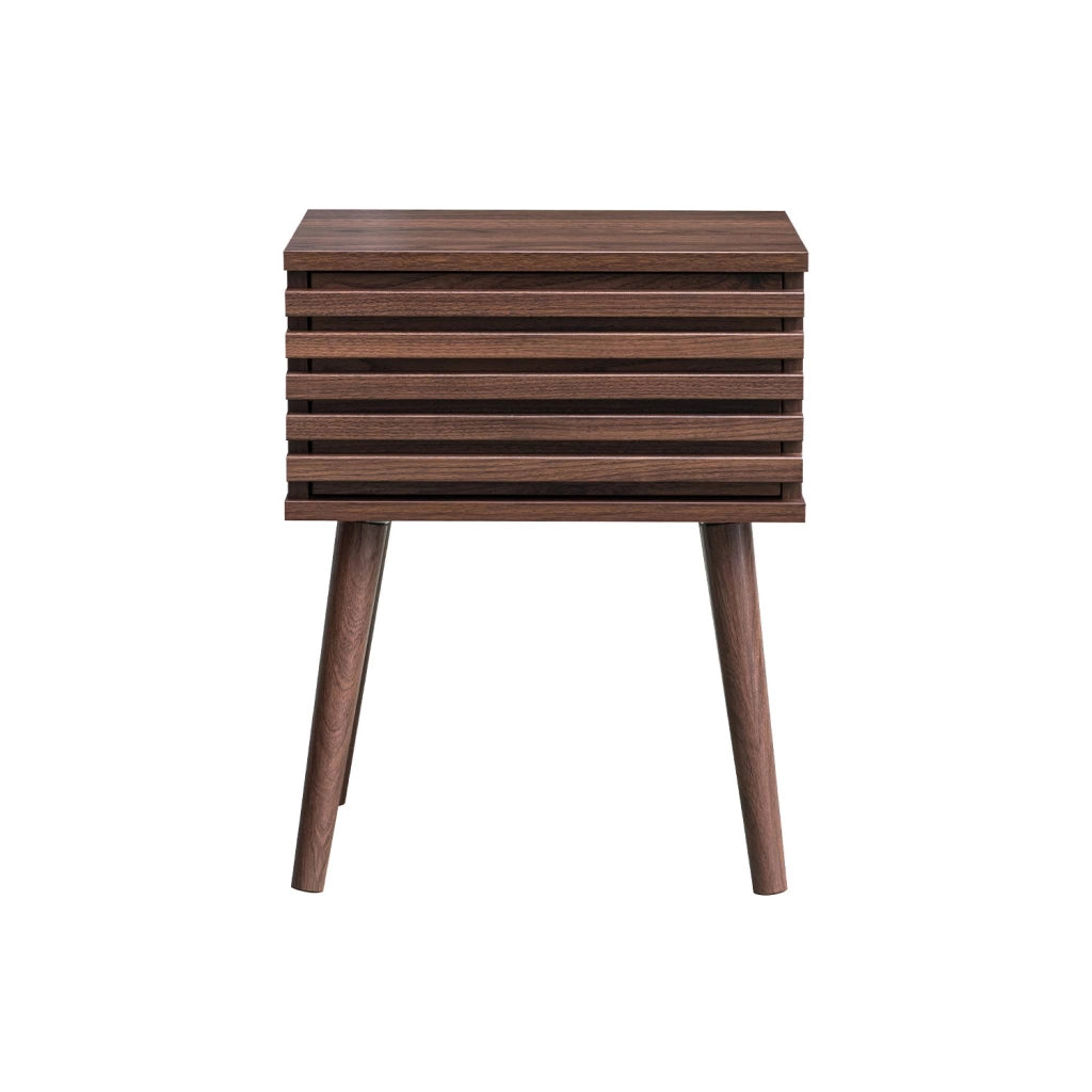 Set 2 comodini scandinavi con decoro in legno scanalato, noce