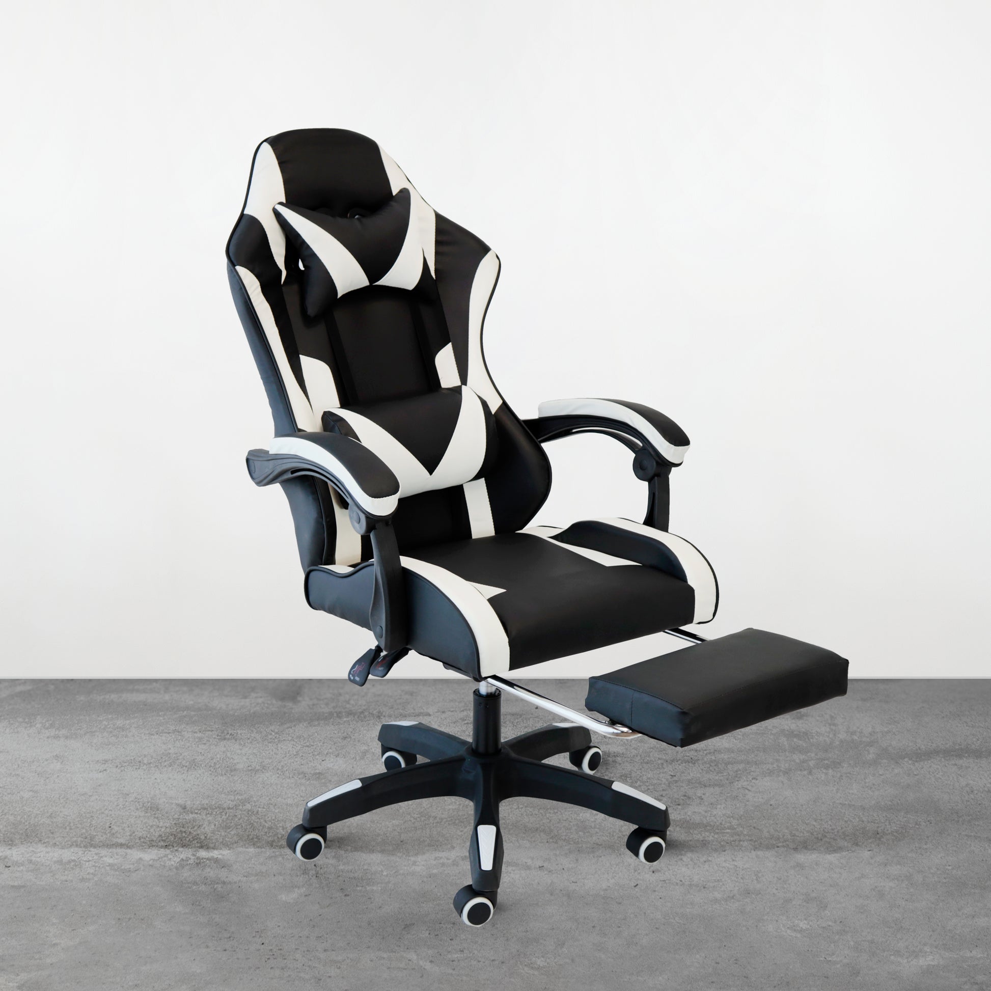 Poltrona Racing Omega C/P-Piedi Nera/Bianca Similp