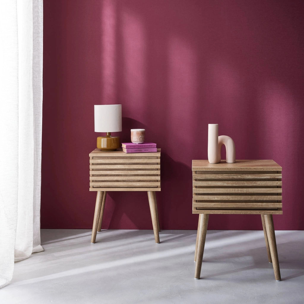 Set 2 comodini scandinavi con decoro in legno scanalato, marrone