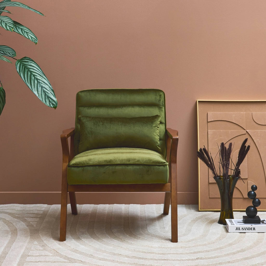 Poltrona scandinava in legno di hevea e velluto, verde kaki