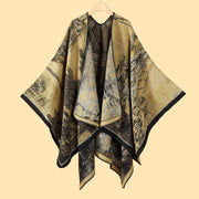 Design ispirato alla foresta con mantello e scialle con spacco.