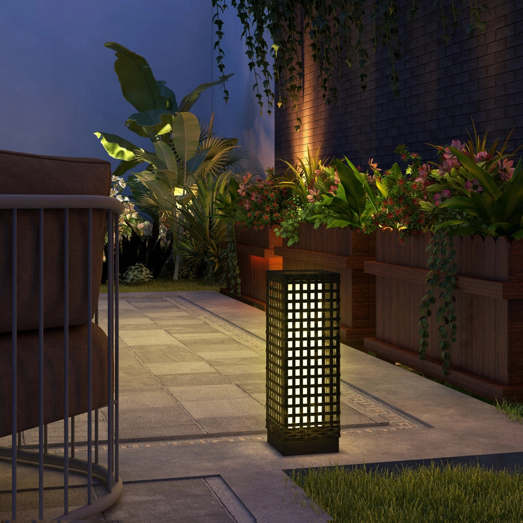 Lampada solare, design in rattan, 15,5x15,5x46 cm, impermeabile con sensore di luce, lampada da giardino a LED automatica, nera, per patio e giardino