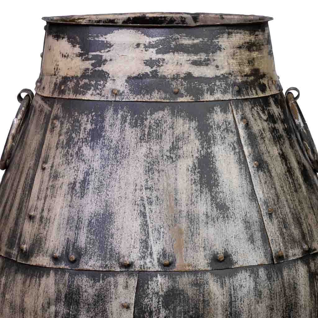 Vaso in metallo grigio invecchiato 40x40x65