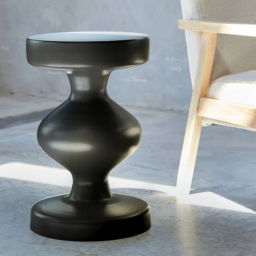Tavolino, fine divano, comodino in metallo, nero