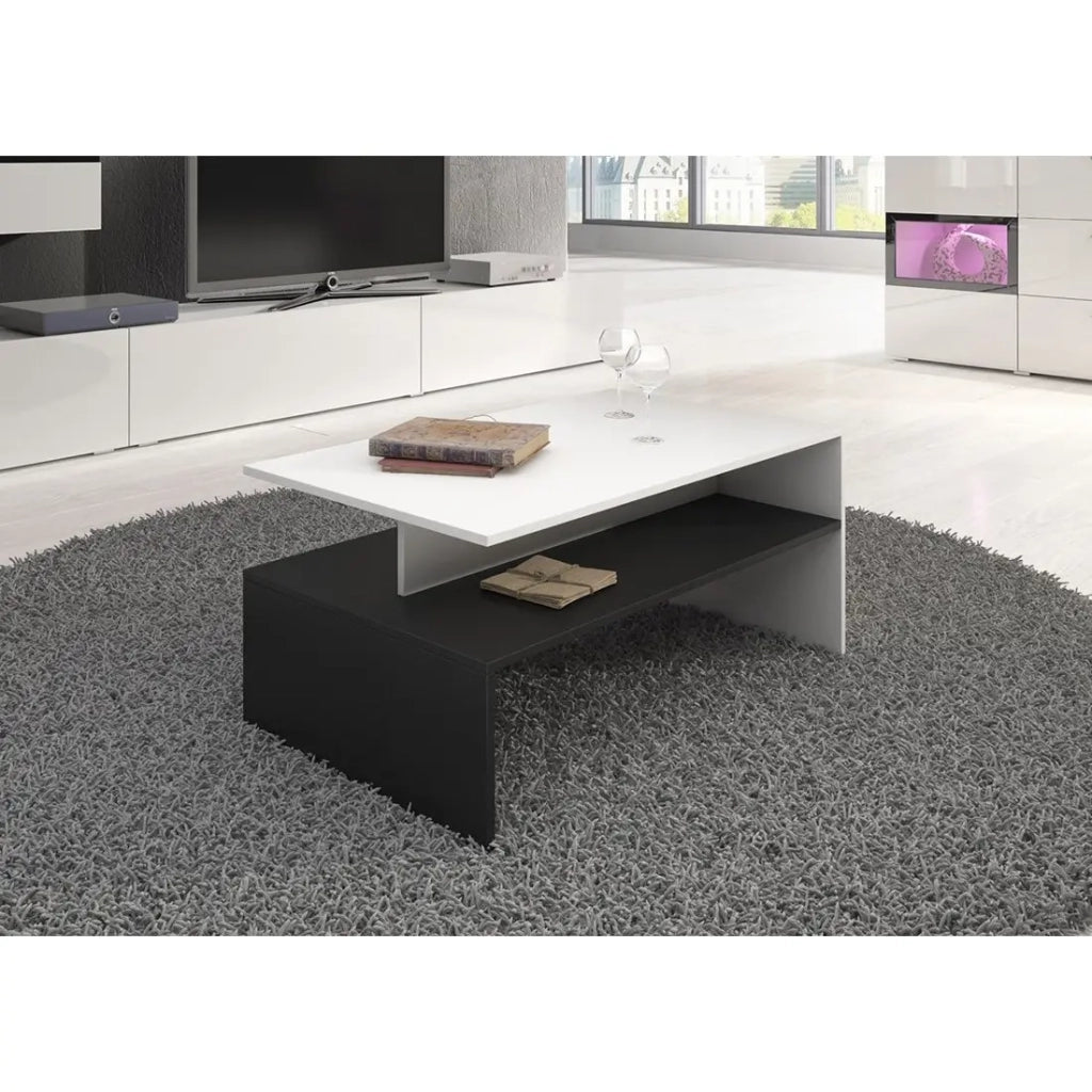 Tavolino basso RAMOS – Colori nero e bianco – Design moderno – Ripiano intermedio e struttura geometrica