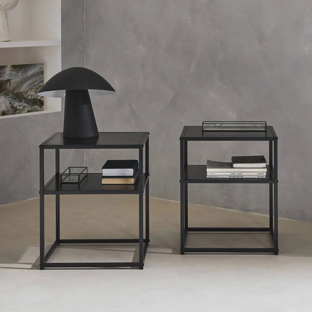 Set 2 comodini in metallo nero con ripiano, nero