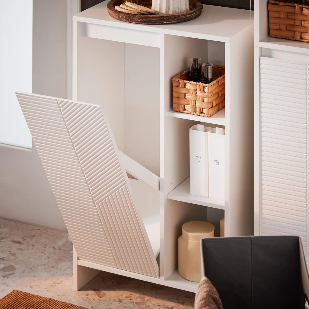 Mobile lavanderia con sacchi portabiancheria pieghevoli Mobiletto Basso da Bagno con Cesto per Biancheria e 3 Ripiani Aperti Bianco 50x30x86 cm BZR156-W