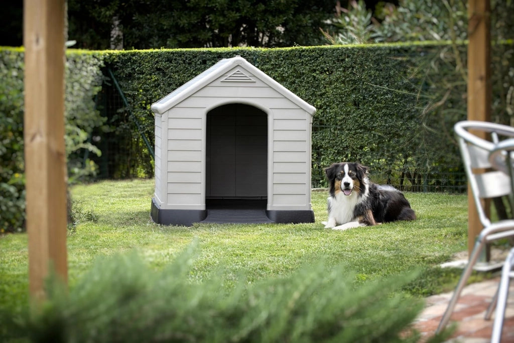 Cuccia per Cani Grand Hotel in Resina 99x99x99 cm con Pavimento Rialzato Resistente agli Agenti Atmosferici Keter
